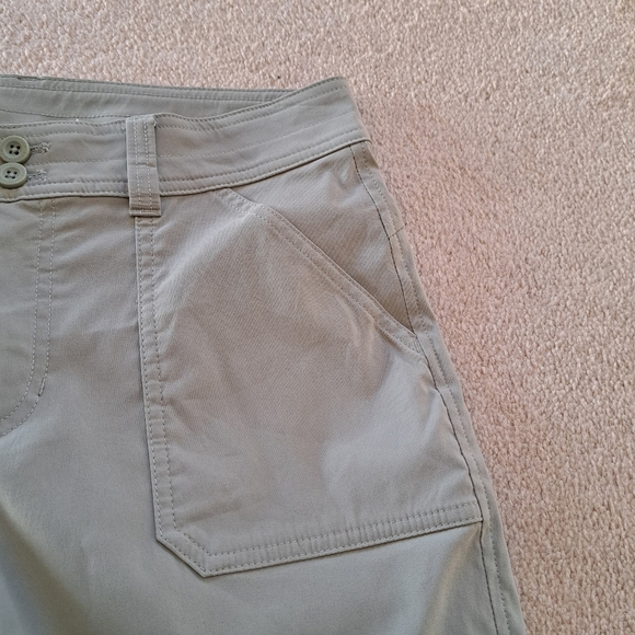 Eddie Bauer Bermuda Shorts Women's Size 4 Green Rolled Hem Neutral Shorts - Picture 5 of 11